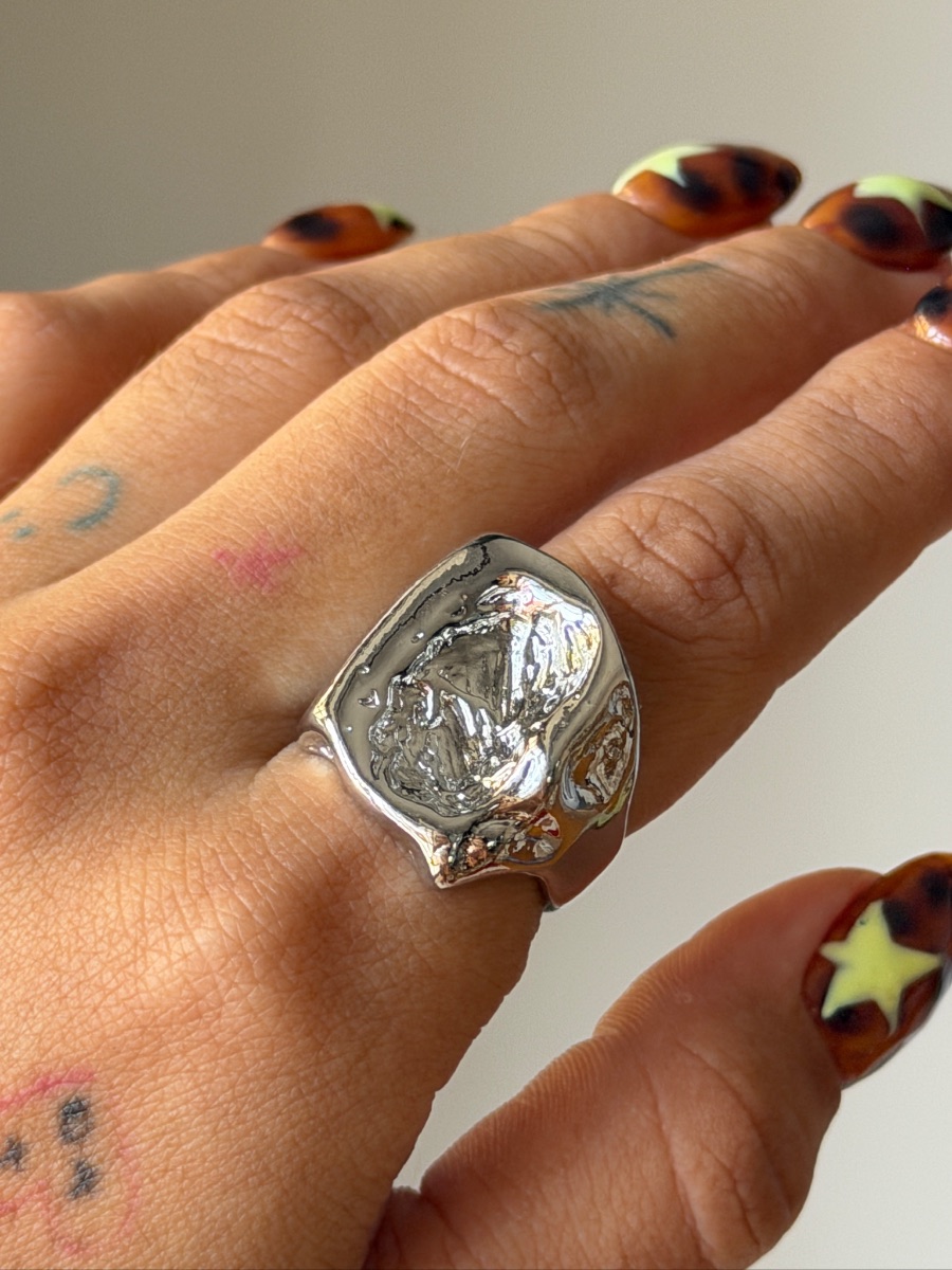 Anillo plateado Cod 12