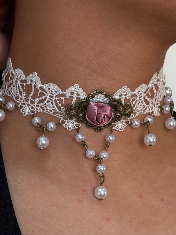 Chocker encaje blanco con flor