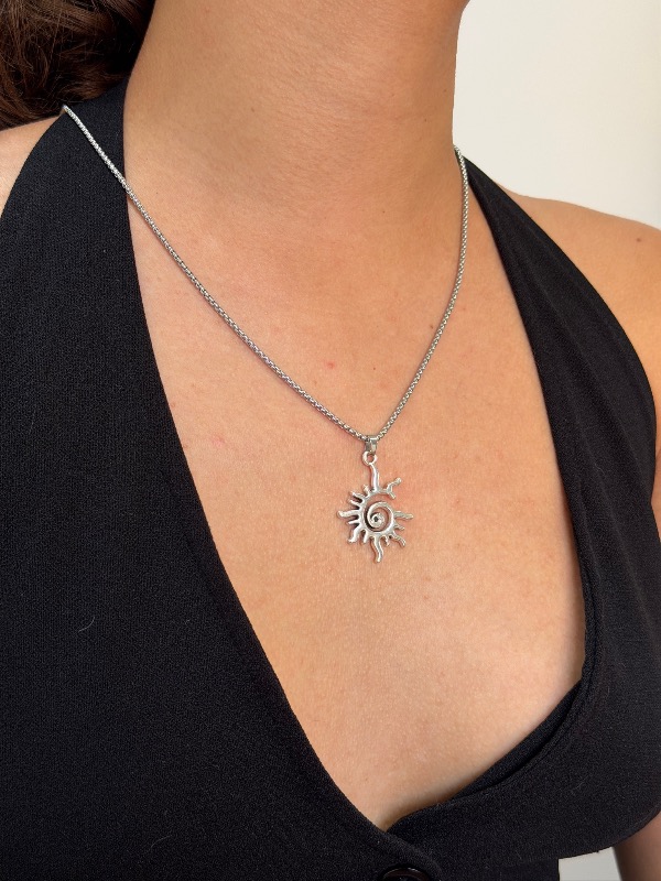 Collar plateado dije sol