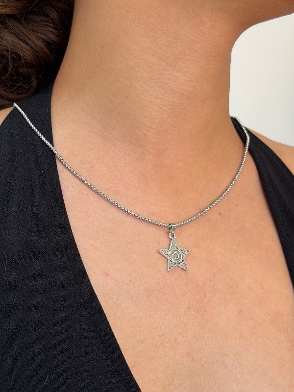 Collar plateado dije estrella