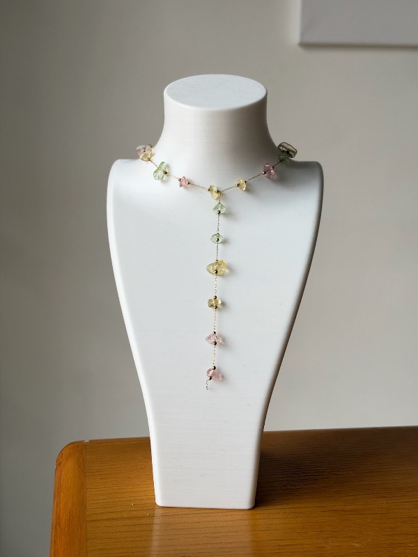 Collar corbatín piedras colores