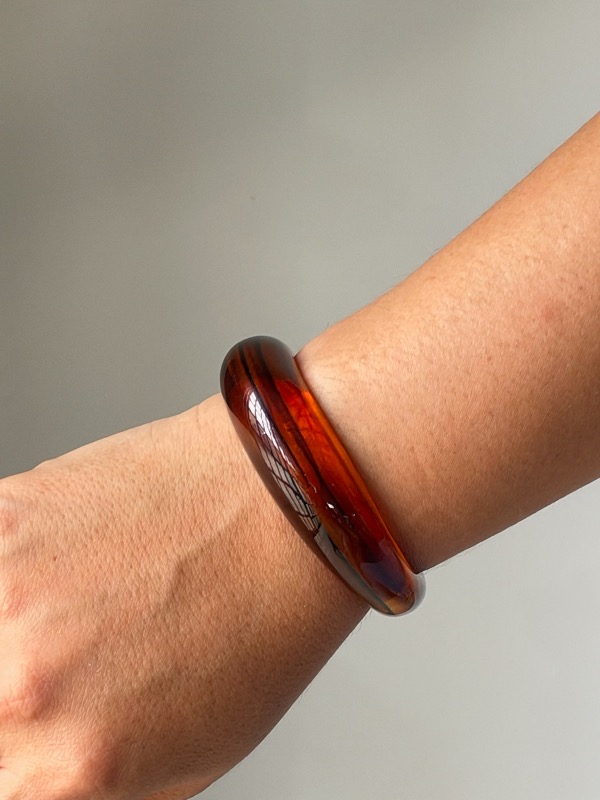 Pulsera acrílica marrón