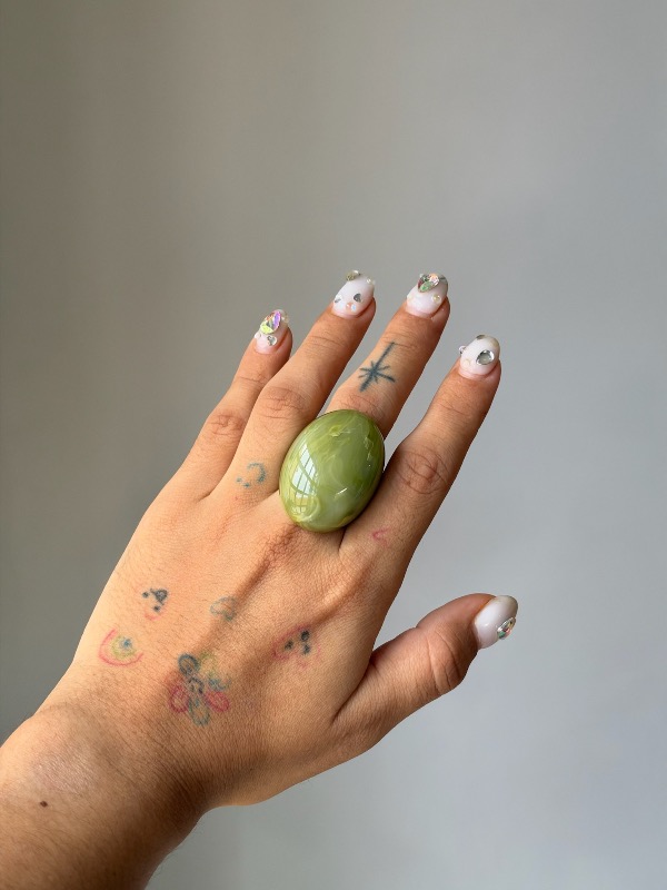 Anillo acrílico chunky