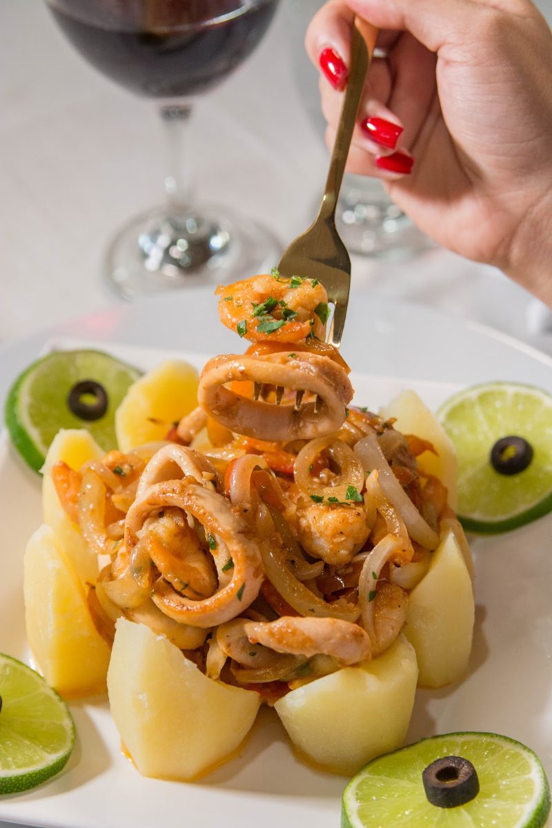 MIXTO DE CALAMARES Y CAMARONES SALTEADOS