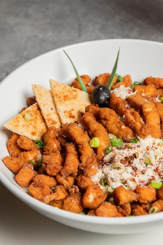 CESAR CON POLLO CRISPY