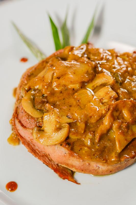 FILET DE MIGÑÓN DE LOMITO AL CHAMPIÑÓN