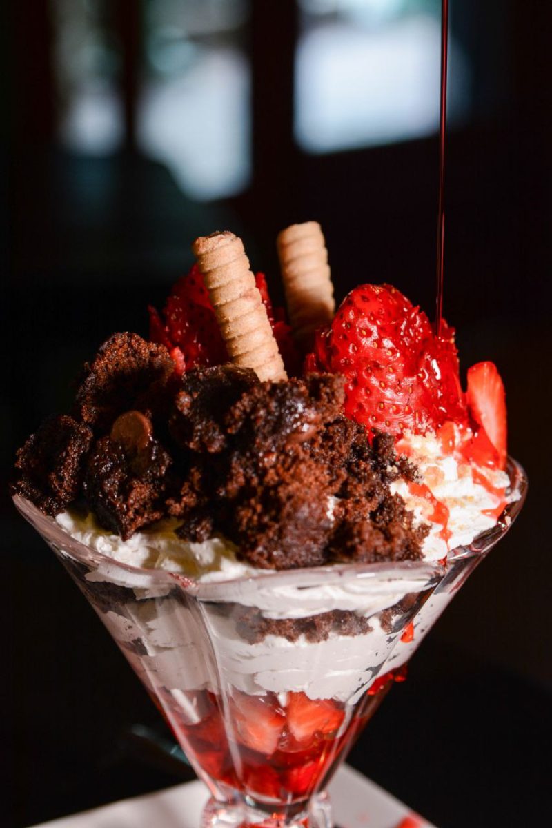 FRESA CON CREMA + BROWNIE