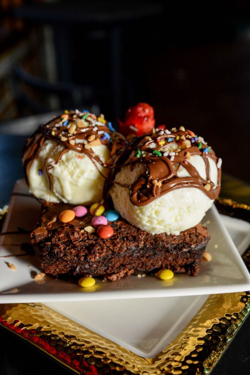 BROWNIE CON HELADO ESPECIAL