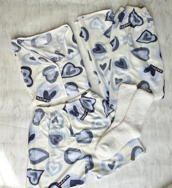 Pijama 3 piezas, print de corazones / Talla M
