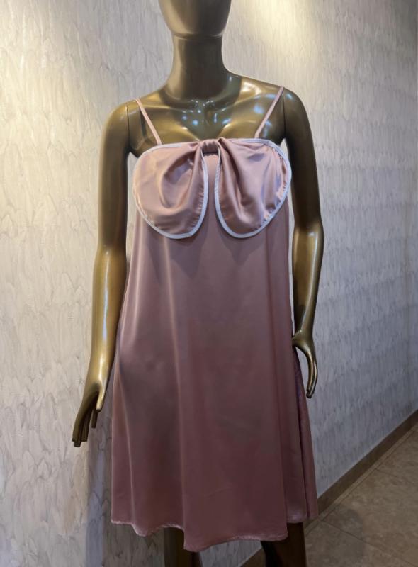 Bata de seda color rosa / Talla S